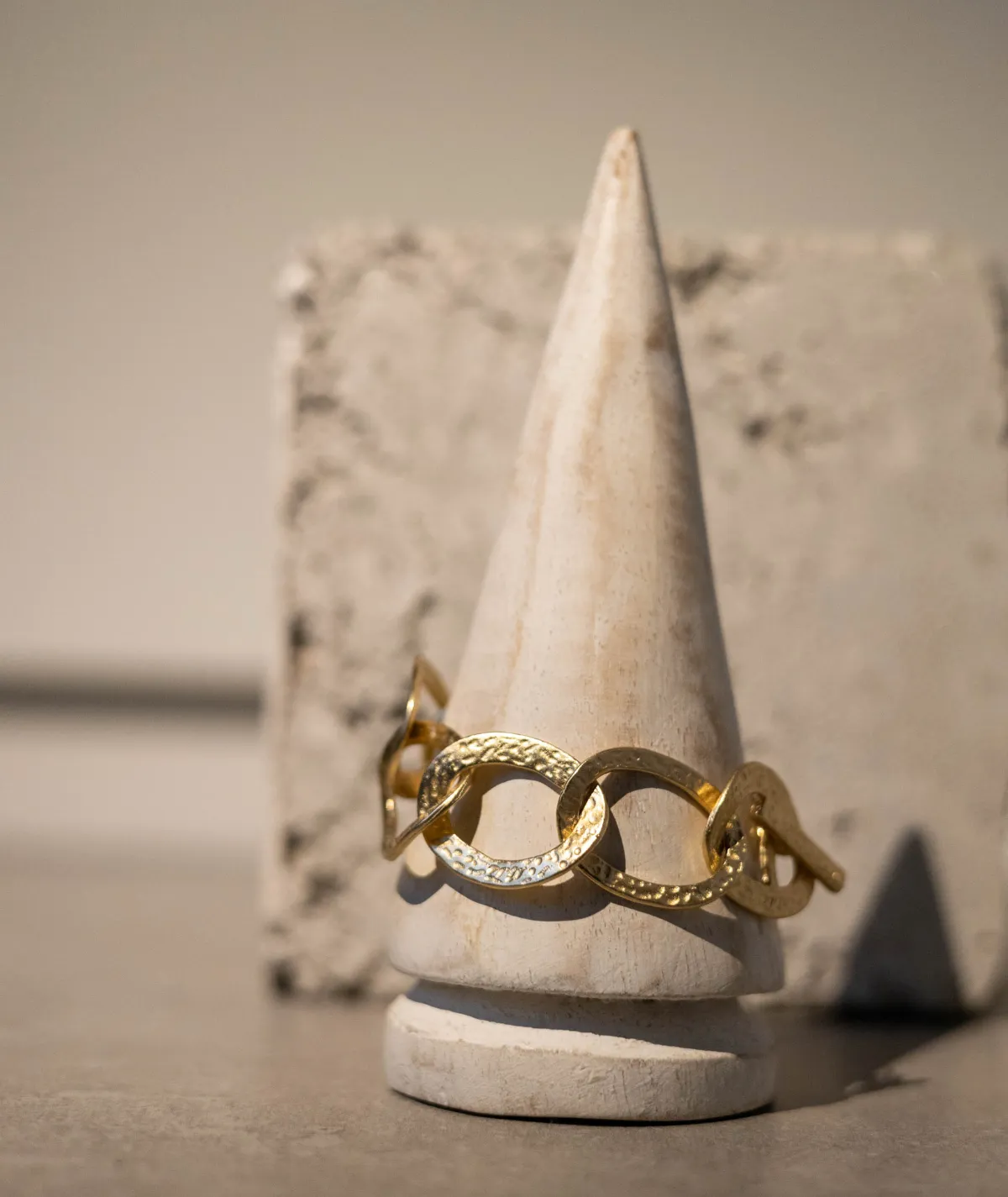 Figus Alice battuto Gold bracciale oro