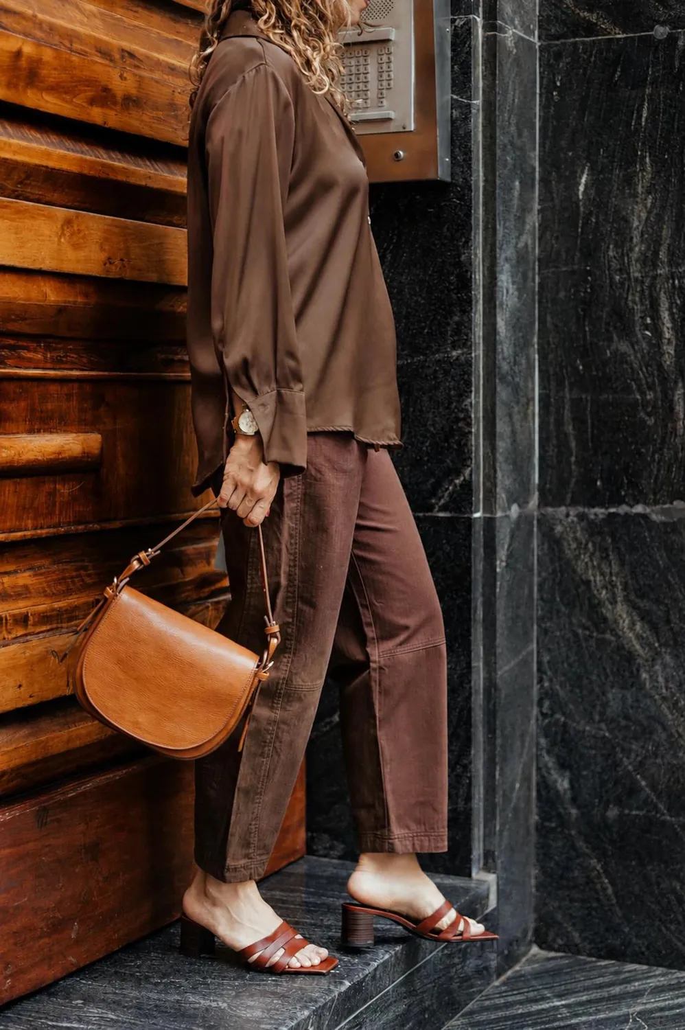 Aigin Milano Shaped in Leather crossbody borsa compatta pelle