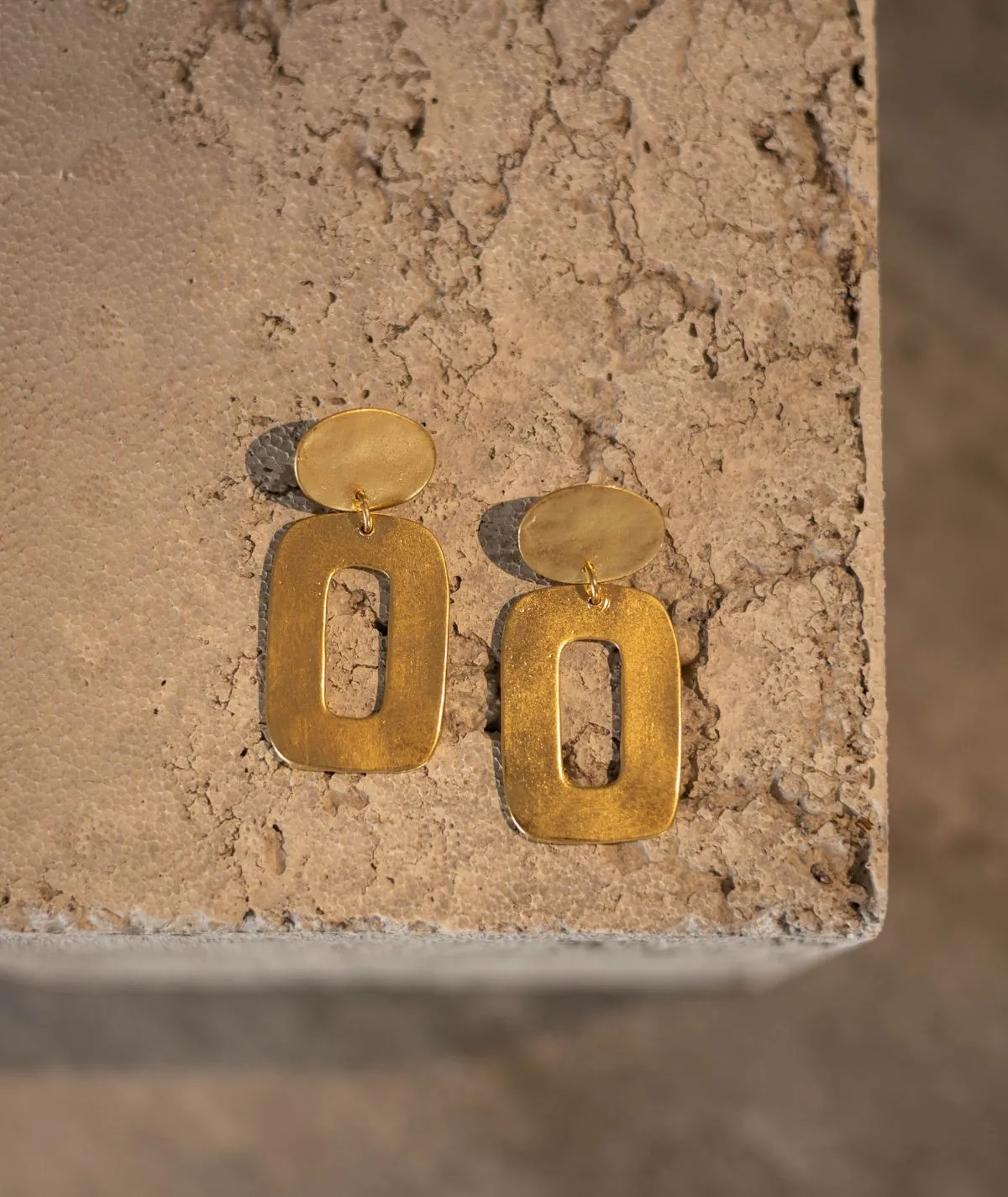 Figus Rettangolo con ovalina orecchini oro