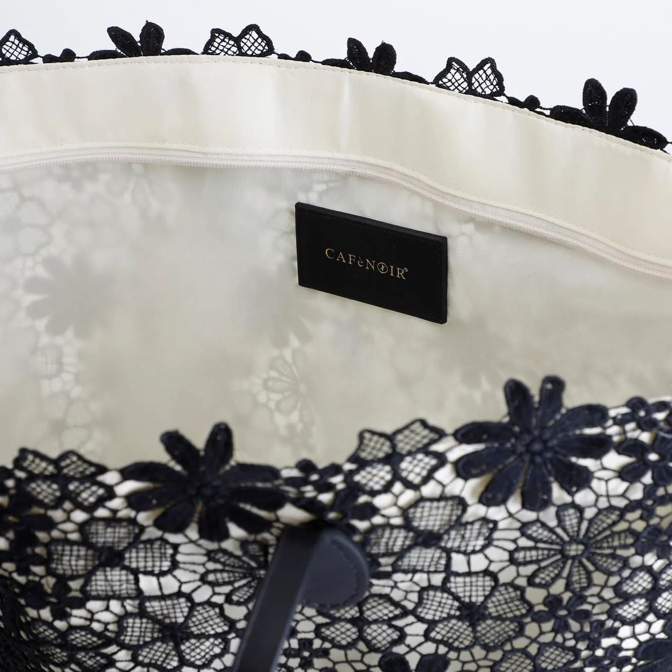 CafèNoir Shopping Pizzo Borsa con Charm Metallo