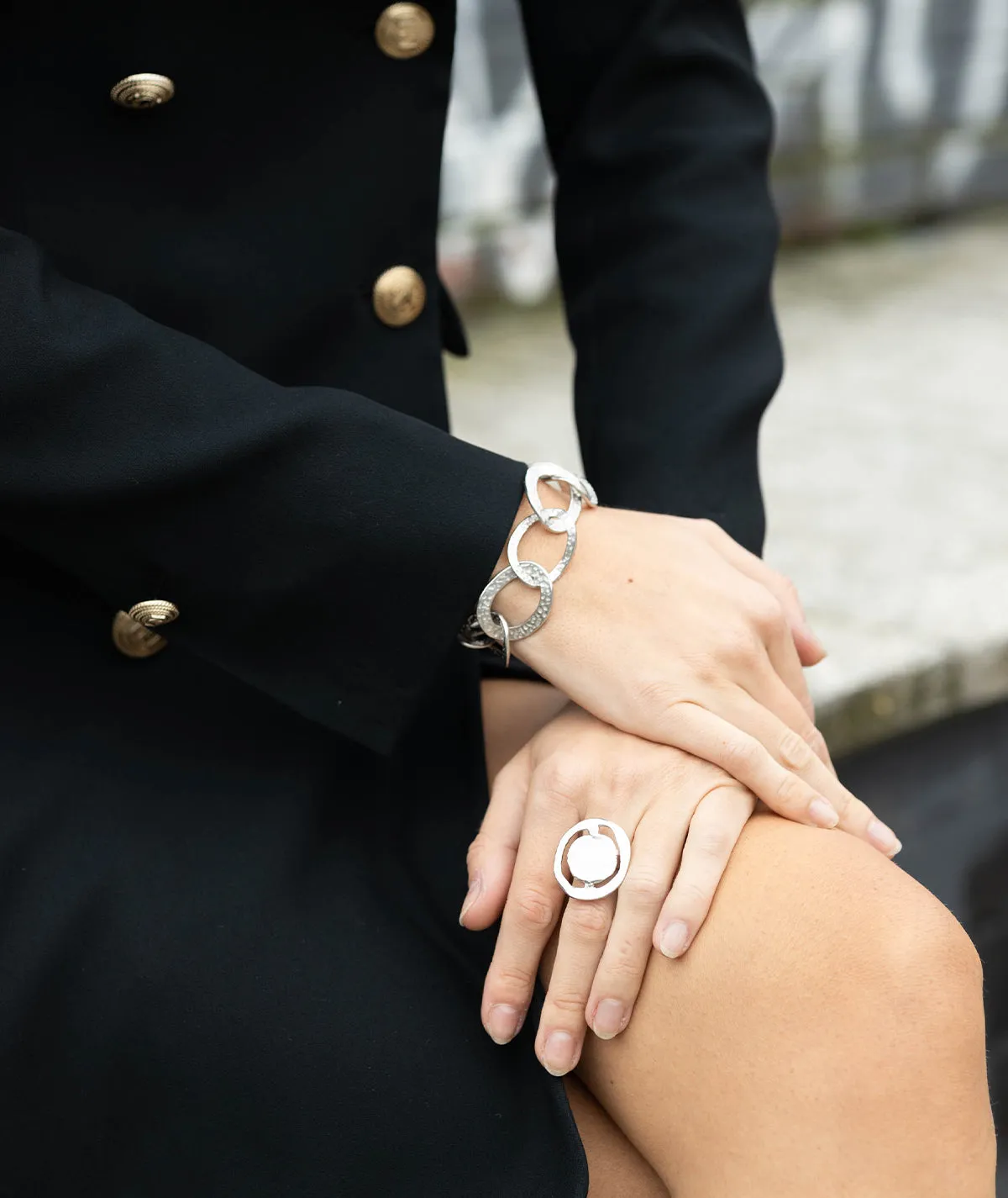 Figus Alice battuto bracciale argento lineare