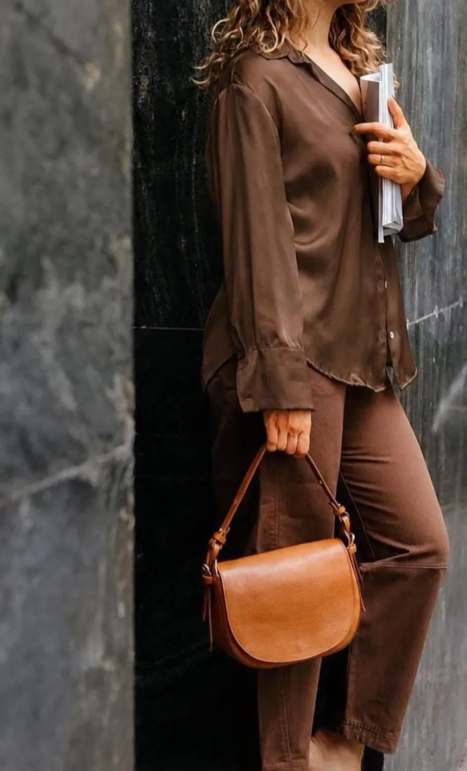 Aigin Milano Shaped in Leather crossbody borsa compatta pelle