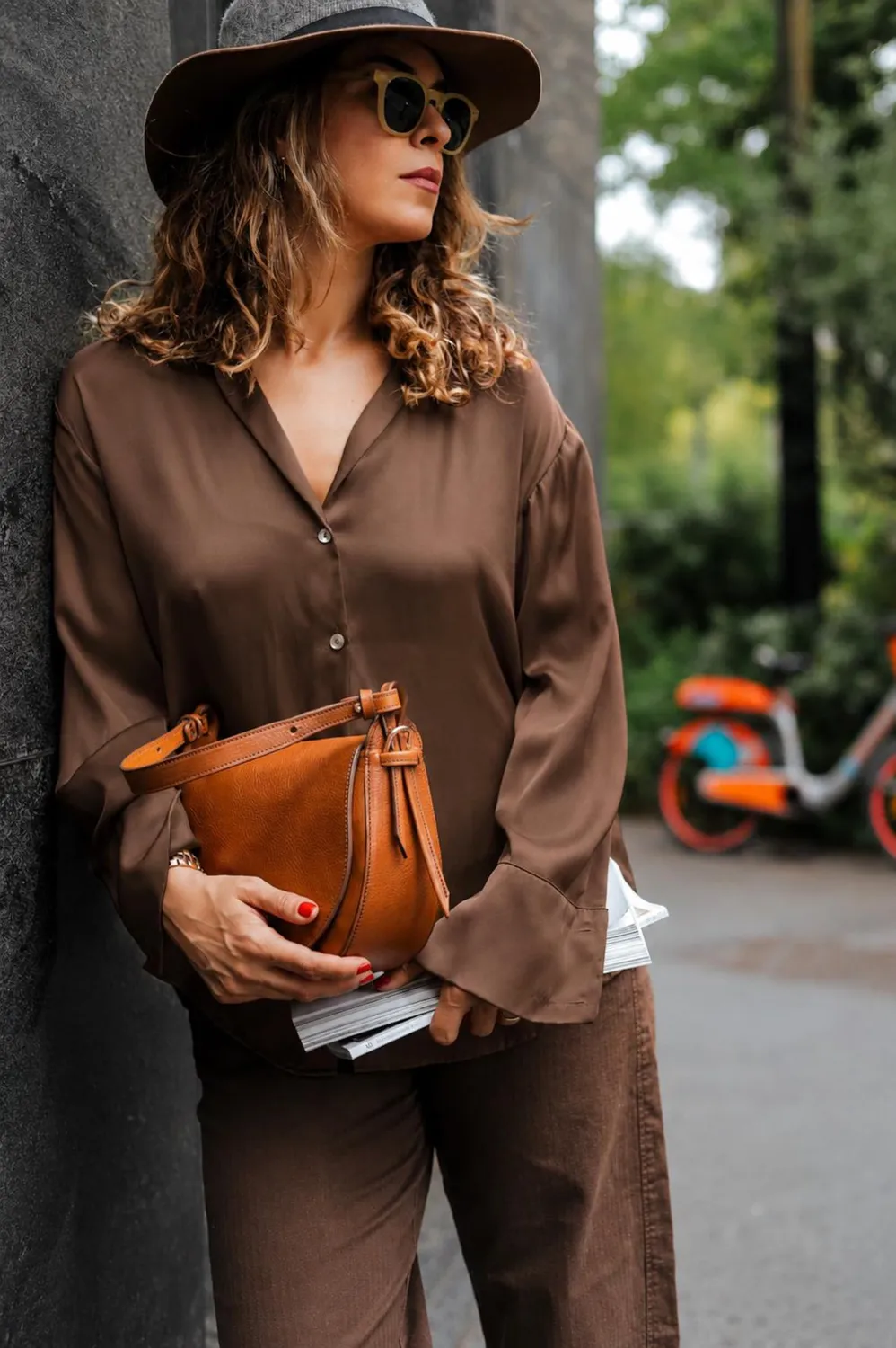 Aigin Milano Shaped in Leather crossbody borsa compatta pelle