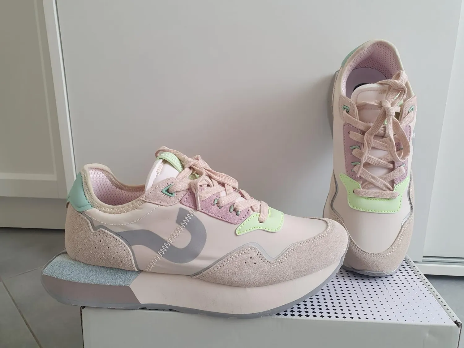 CafèNoir Running Tessuto Camoscio Donna Bianco Fuxia