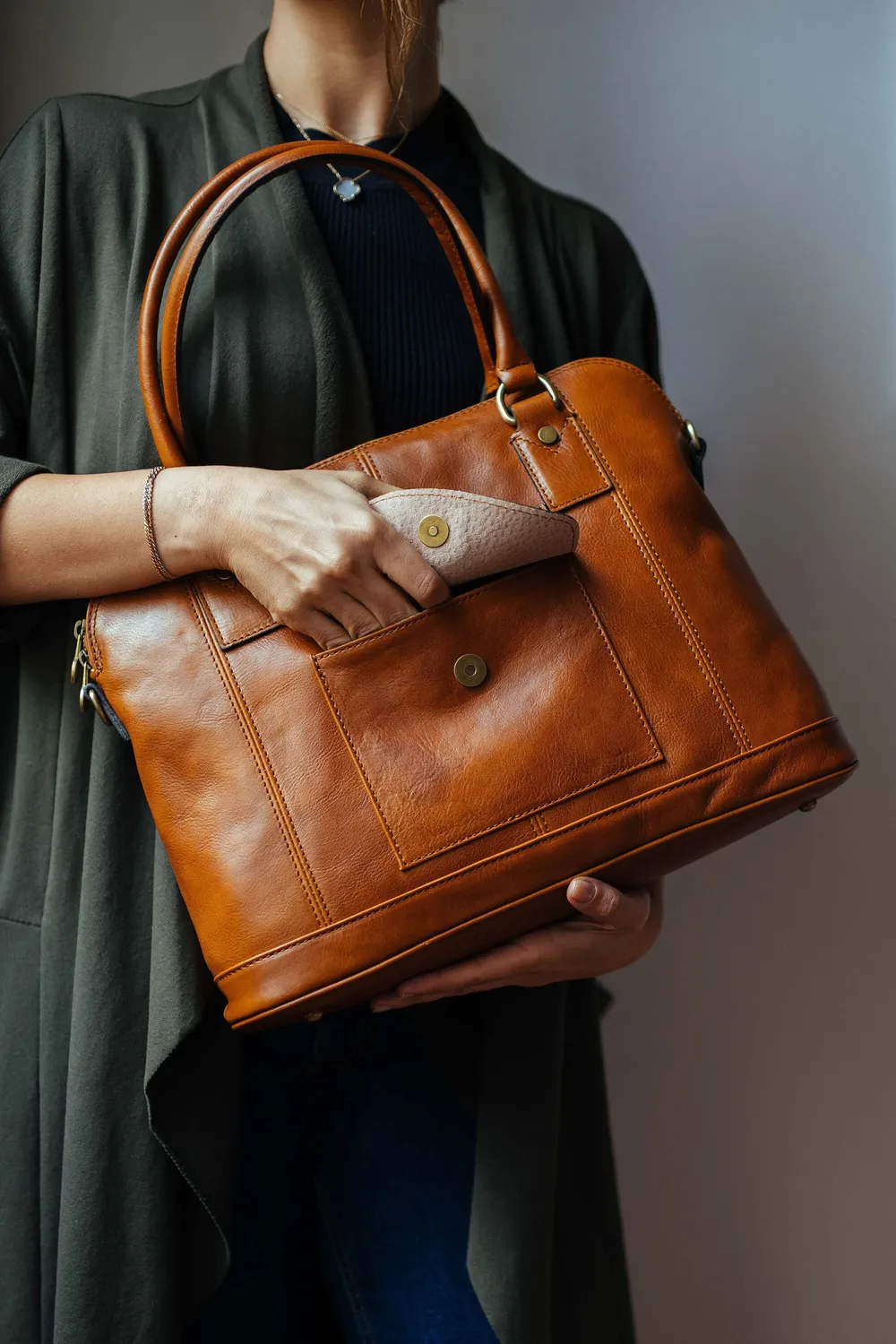Aigin Milano Borsa a Mano in Pelle Miele pieno fiore