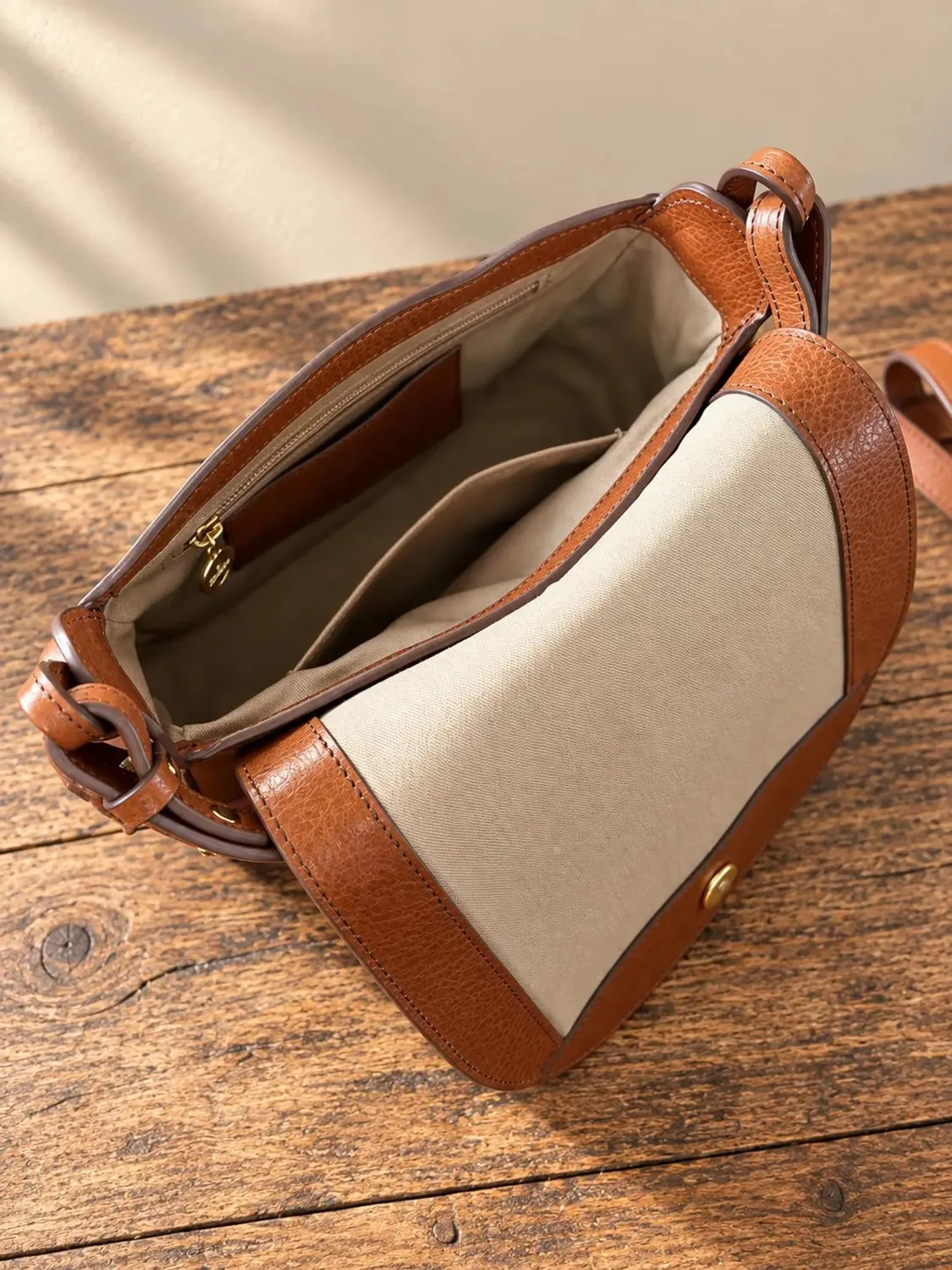 Aigin Milano Shaped in Leather crossbody borsa compatta pelle