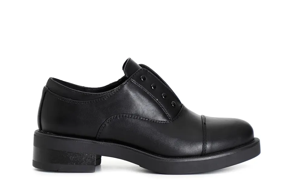 CafèNoir Francesina similpelle borchie derby nero